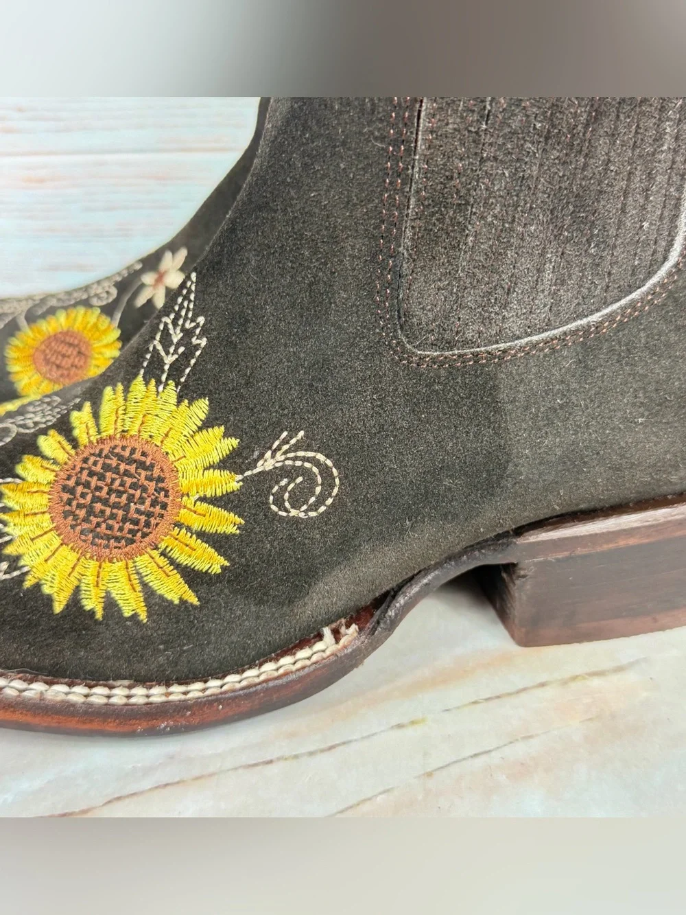Joe Exclusive Original Western Boho Boots Low Brown Suede Embroidered Sunflowers